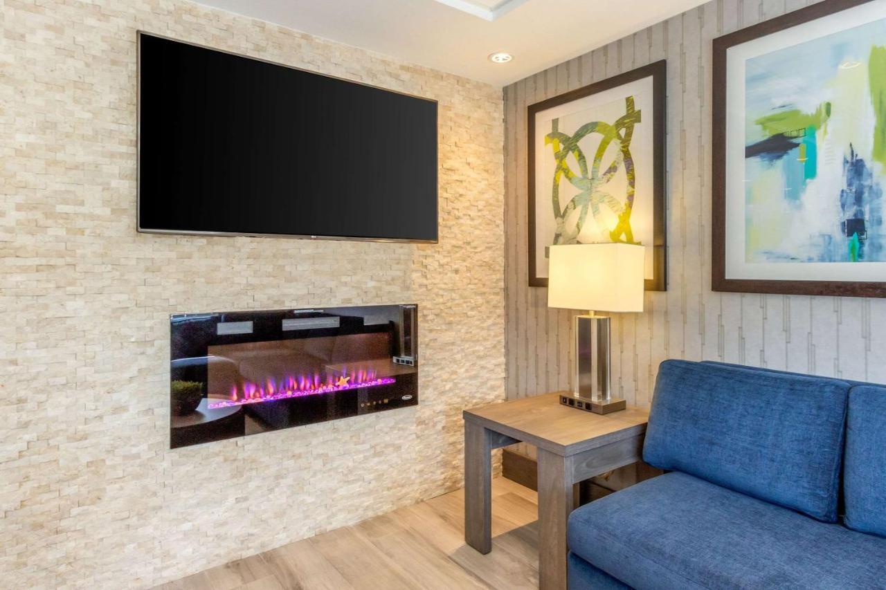 Comfort Suites Downtown Windsor Dış mekan fotoğraf