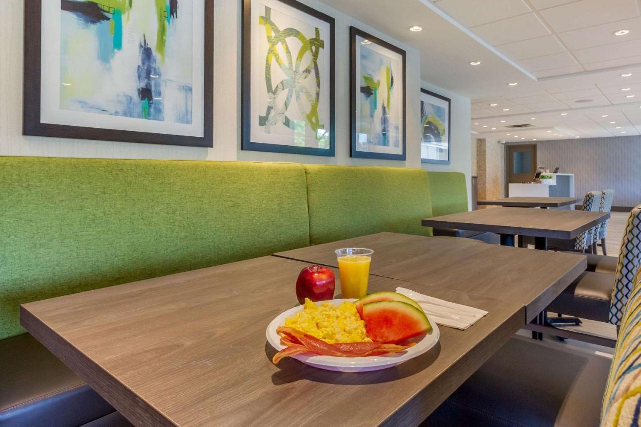 Comfort Suites Downtown Windsor Dış mekan fotoğraf