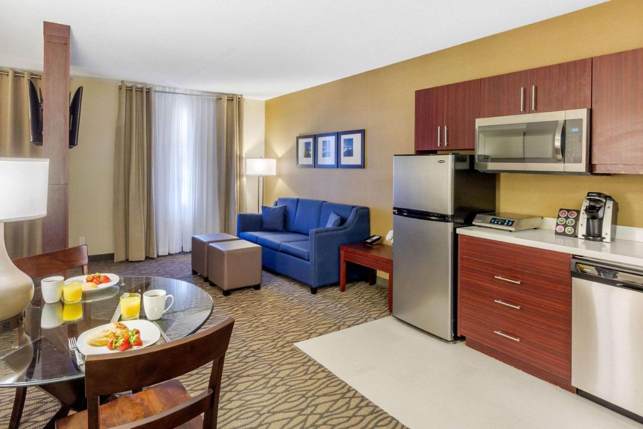 Comfort Suites Downtown Windsor Dış mekan fotoğraf