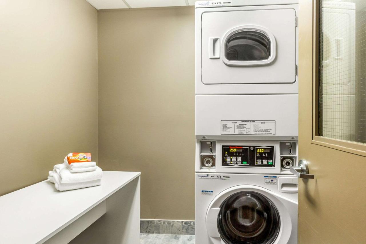 Comfort Suites Downtown Windsor Dış mekan fotoğraf